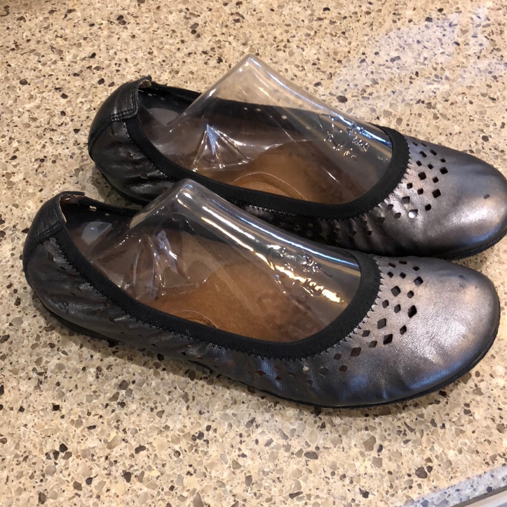 Taos ballet flats size 10 m